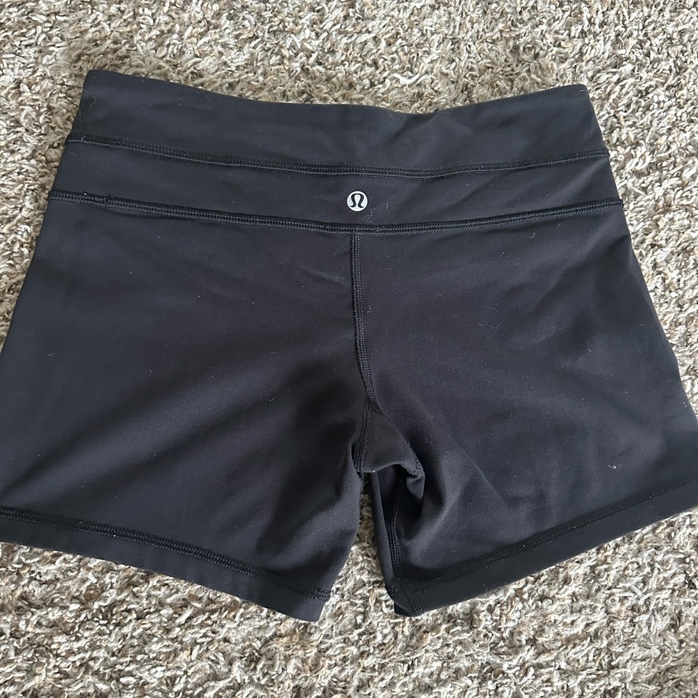 Lululemon Wunder Shorts - Size 6